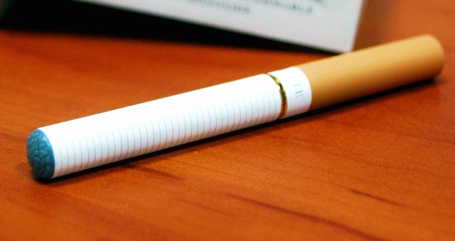 Европарламент решил не вводить строгие правила для производителей электронных сигарет
