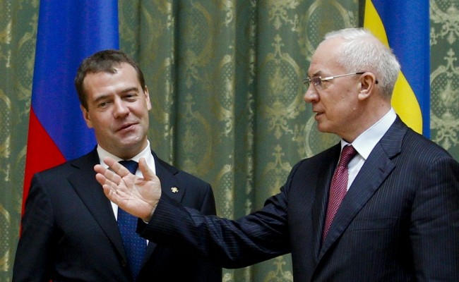 Медведев посоветовал Украине обращаться за кредитами к Брюсселю