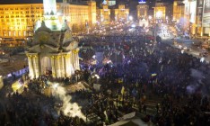 Митингующие в Киеве продолжают блокировать здание Кабмина и АП