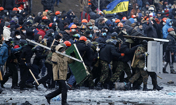 Протестующих, пытавшихся захватить Полтавскую ОГА, успокоил Гимн Украины, спетый начальником милиции