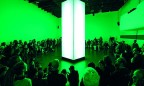 В московском Государственном центре современного искусства проходит первая в России масштабная выставка, посвященная использованию света в контемпорари-арте
