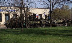 БТР под российскими флагами вошли в Славянск