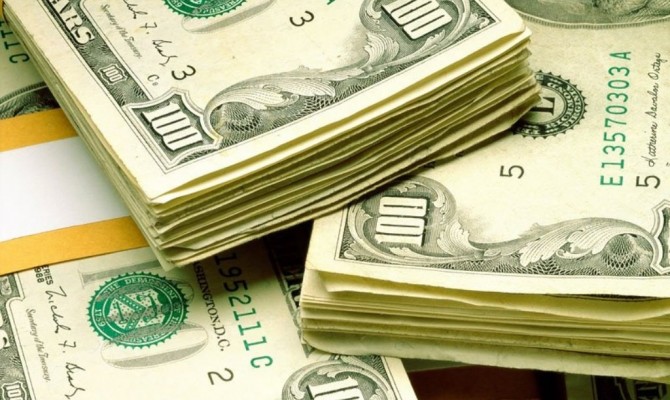 Межбанк открылся ростом доллара на 10 копеек