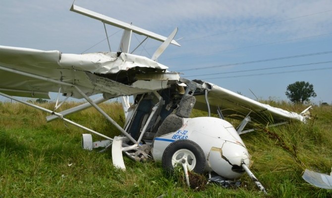 Возле Львова упал двухместный самолет, пилот погиб