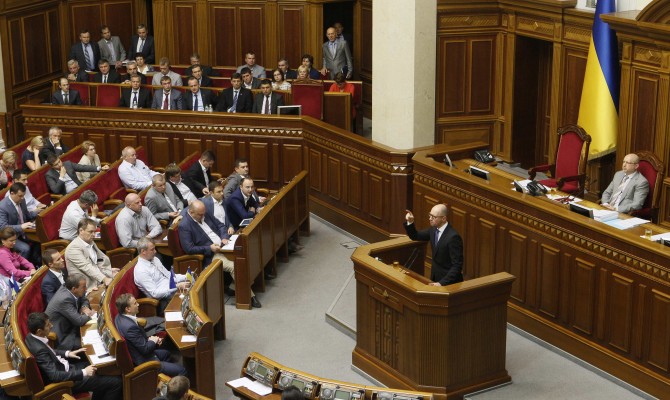 Рада отказалась отправлять Яценюка в отставку