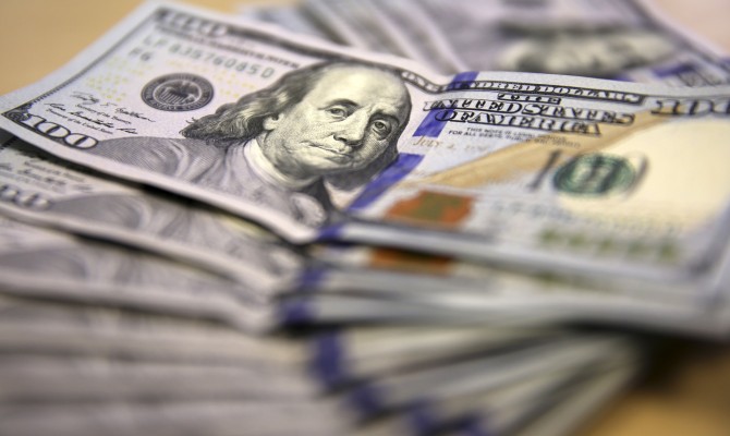 Межбанк закрылся очередным ростом доллара в продаже