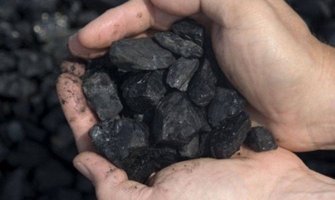 Запасы угля на складах электростанций в Украине в сентябре снизились на 10%
