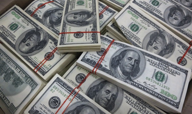 Объем торгов долларом на межбанке уменьшился на $275,5 млн до $208,8 млн