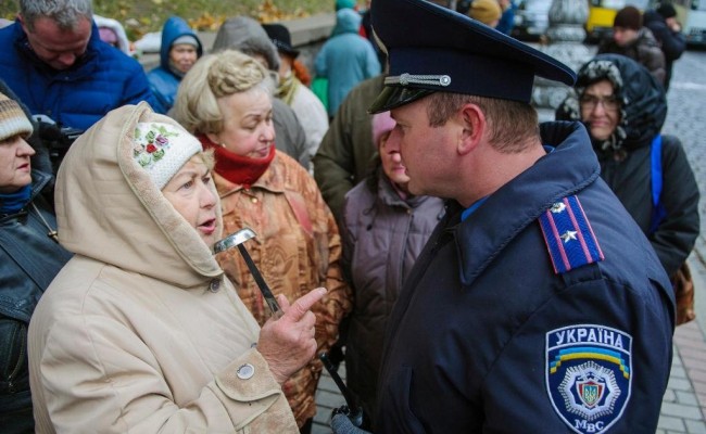 Милиция пыталась разогнать пикет пенсионеров у Кабмина