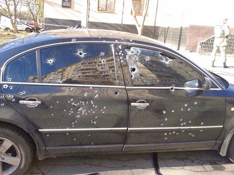 БПП: Неизвестные обстреляли автомобиль кандидата в Днепропетровской области