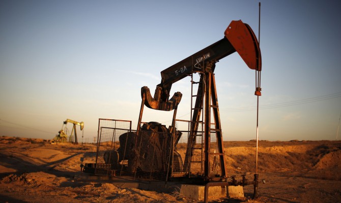 Нефть дешевеет на росте запасов в США и окончании QE