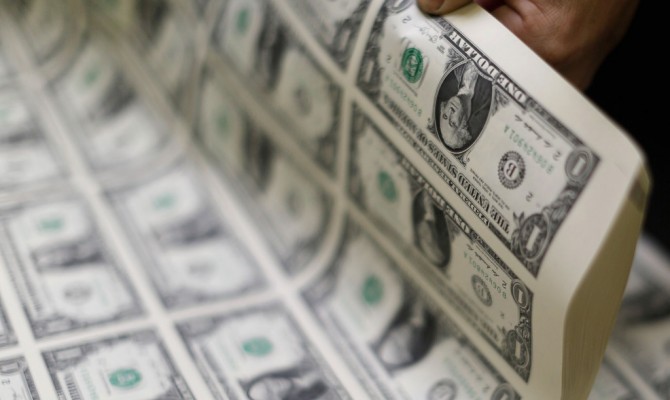 Доллар на закрытии межбанка значительно упал