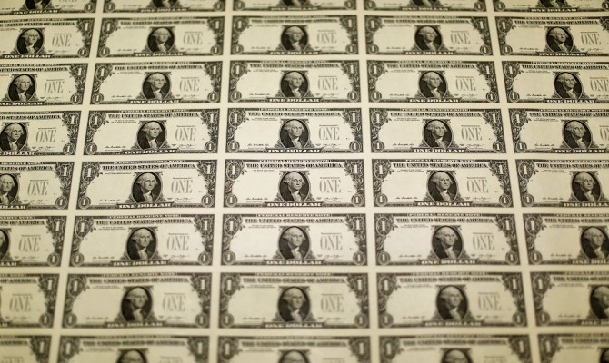 Курс доллара на закрытии межбанка снова вырос в продаже