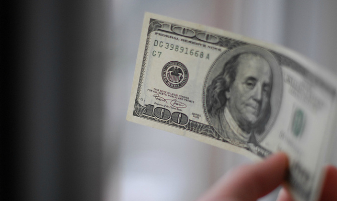 Межбанк закрылся очередным подорожанием доллара