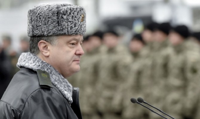 Порошенко пообещал ввести военное положение, если договор в Минске не поможет