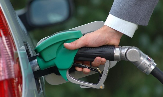Цена бензина в рознице достигла 30 грн за литр