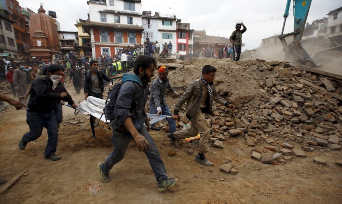 В Непале в результате землетрясения погибли около 500 человек