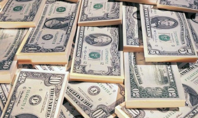 Доллар продолжил рост на межбанке