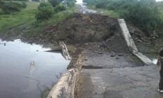Боевики подорвали мост в Луганской области