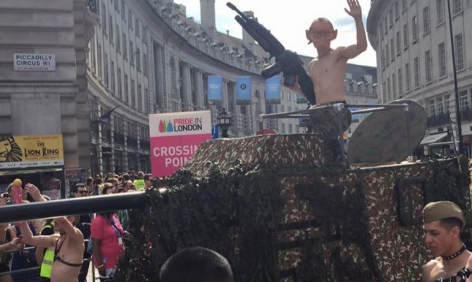 Полуголый Путин стал главным героем гей-парада в Лондоне