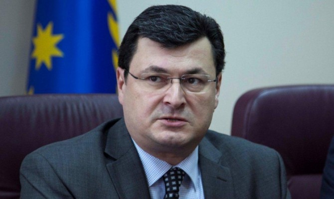 Квиташвили просит суд запретить Яценюку оценивать результаты его работы