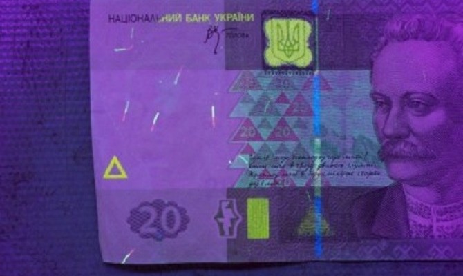 Мужчине в столичном банке выдали 50 тыс грн депозита мечеными купюрами