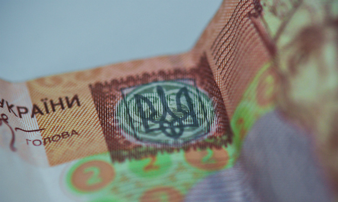 Средняя зарплата в Украине в июне выросла на 260 грн