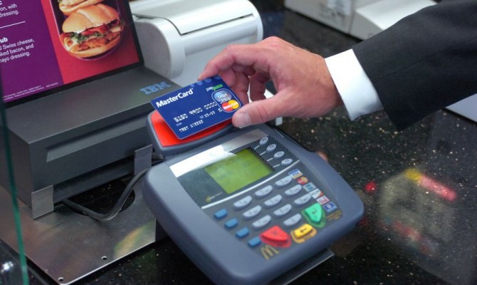 Число активных бесконтактных платежных карт выросло на 11%
