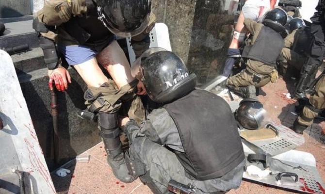 В столкновениях под Радой пострадали как минимум 15 правоохранителей