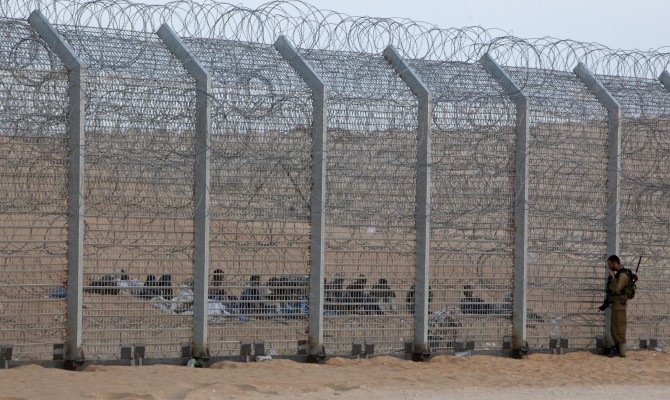 Израиль из-за беженцев строит на границе забор