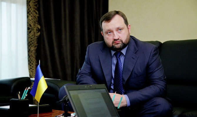 Арбузов предлагает поднимать экономику за счет продажи украинцам госсобственности