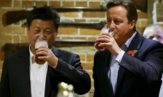 Си Цзиньпин выпил с Дэвидом Кэмероном пиво в пабе