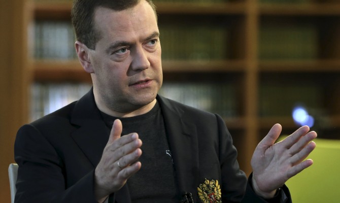 Медведев: Проблема энергоснабжения Крыма будет решена кардинально