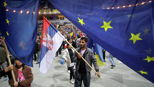 Евросоюз 14 декабря начнет переговоры с Сербией о вступлении в ЕС