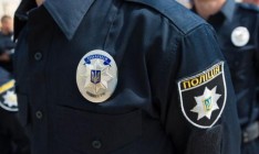 В Киеве полиция применила оружие к мужчине, угрожавшему 2 гранатами