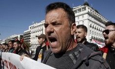 Работники греческих портов проводят 24-часовую забастовку