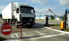 Украина отправила восемь грузовиков с конвоем по России