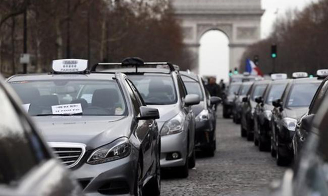 Суд Парижа обязал Uber выплатить французским таксистам 1,2 млн. евро