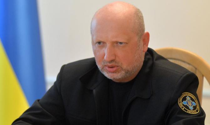 Турчинов: Россия активно готовится к боевым действиям против Украины