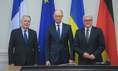 Яценюк: Украина отвечает требованиям для отмены визового режима с ЕС