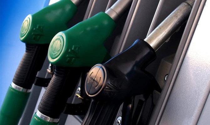 Продажи бензина и дизтоплива через АЗС в марте увеличились на 10%