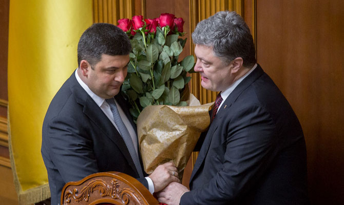 Опрос: 80% украинцев считают, что президент и Кабмин обслуживают интересы олигархов