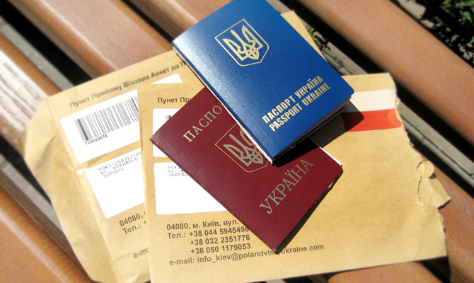 Украина упростила выдачу виз иностранцам