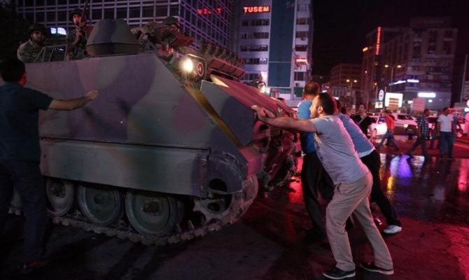 Военный переворот в Турции число погибших достигло 90 человек