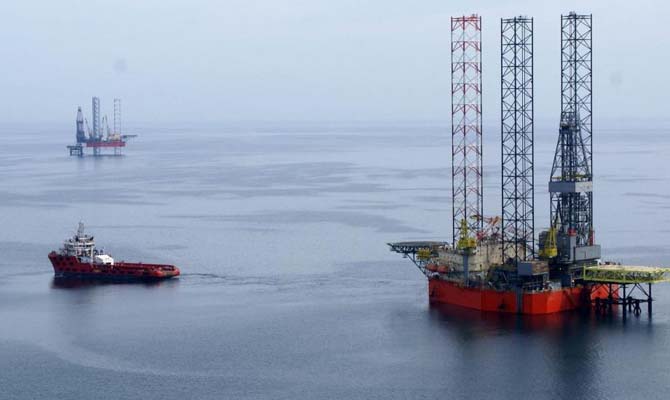 Россия установила буровые вышки на украинских газовых месторождениях в Черном море