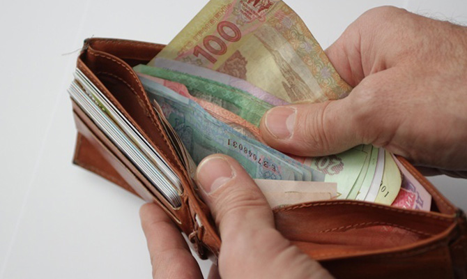Средняя зарплата в Украине в июне выросла на 7%