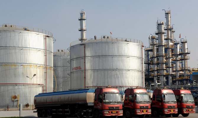 Цена нефти Brent упала ниже 44 долларов за баррель