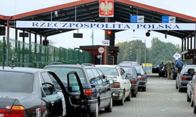 В очередях на границе с Польшей находится более тысячи машин