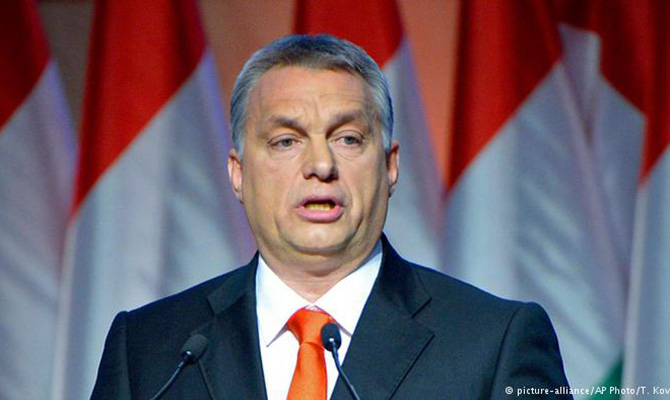 Орбан подаст в отставку, если венгры поддержат принятие мигрантов