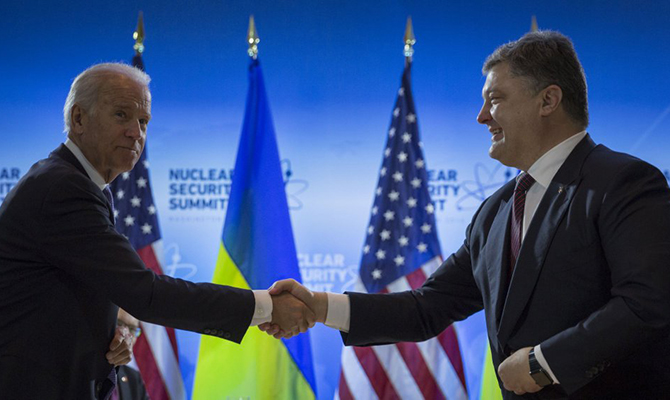 Порошенко обсудил с Байденом минские соглашения и реформы в Украине